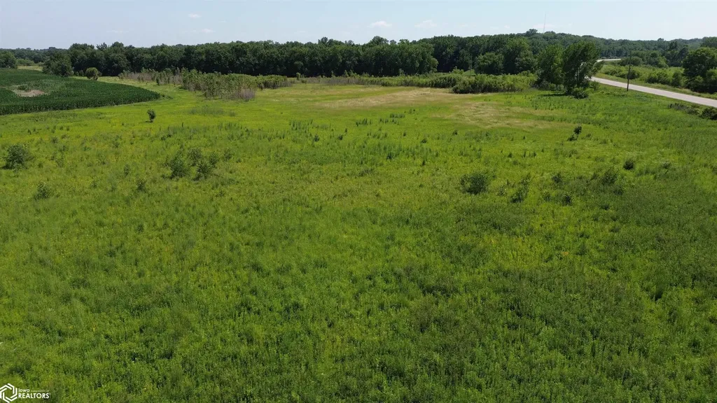 122 Acres Highway 21 Delta IA 52550