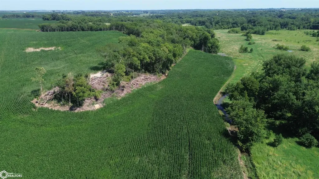 122 Acres Highway 21 Delta IA 52550