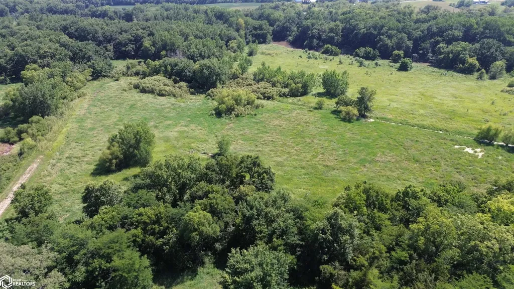 122 Acres Highway 21 Delta IA 52550