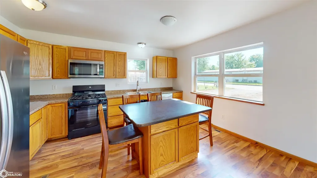 910 N 9th Street Fairfield IA 52556
