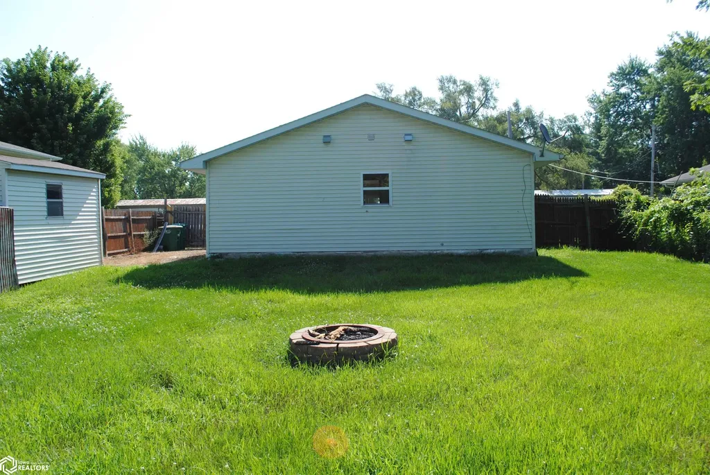 910 N 9th Street Fairfield IA 52556