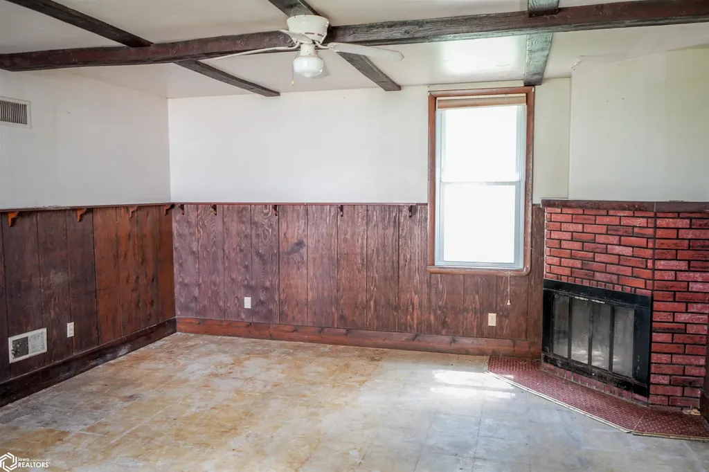 1000 Irish Lane Mount Vernon IA 52314