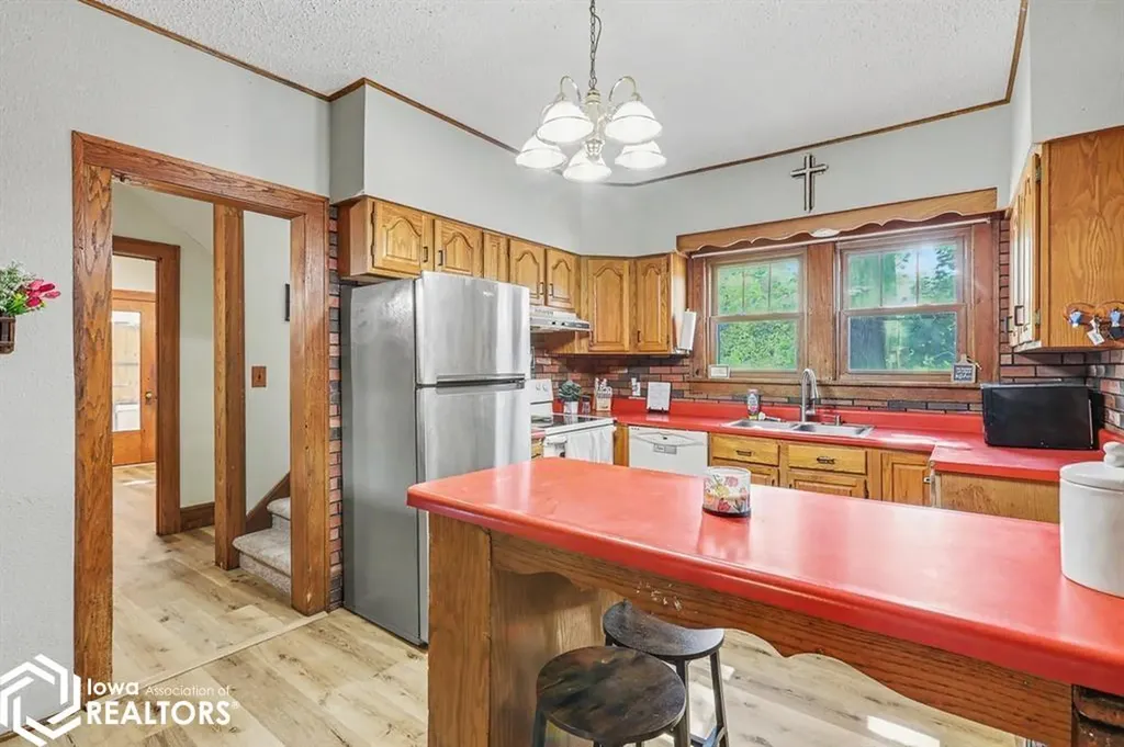 401 K Avenue E Oskaloosa IA 52577