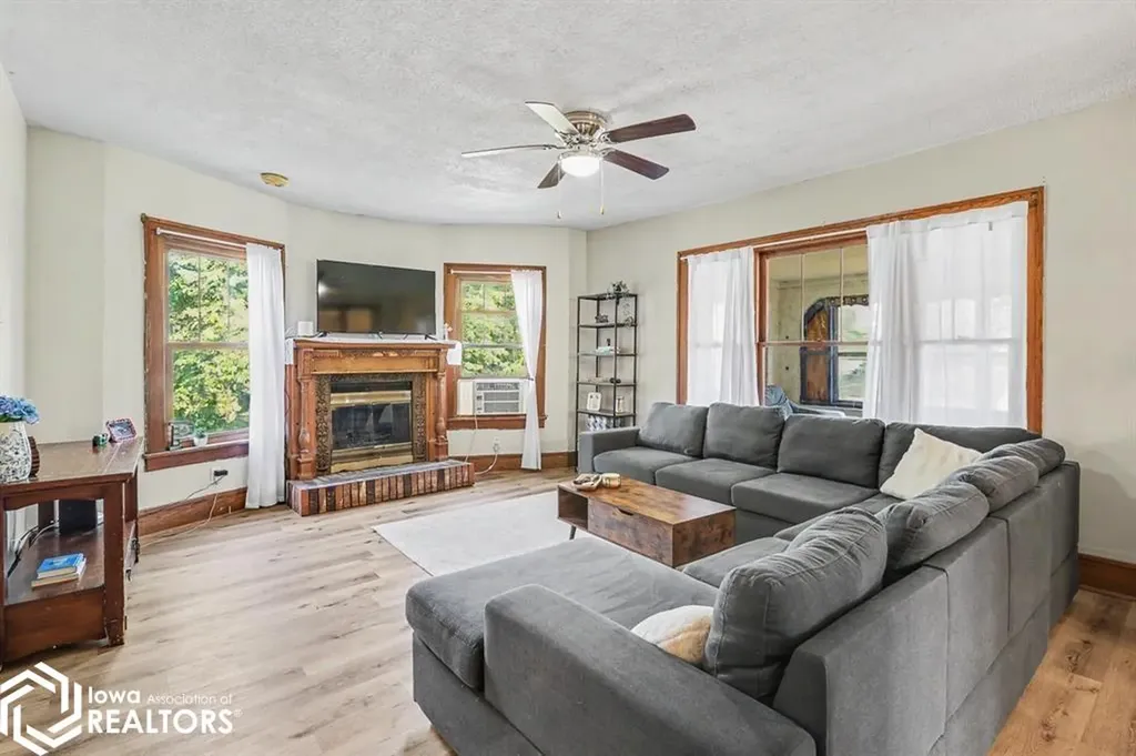 401 K Avenue E Oskaloosa IA 52577
