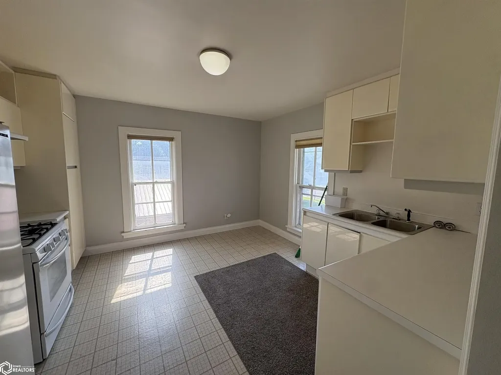 200 E Briggs Fairfield IA 52556