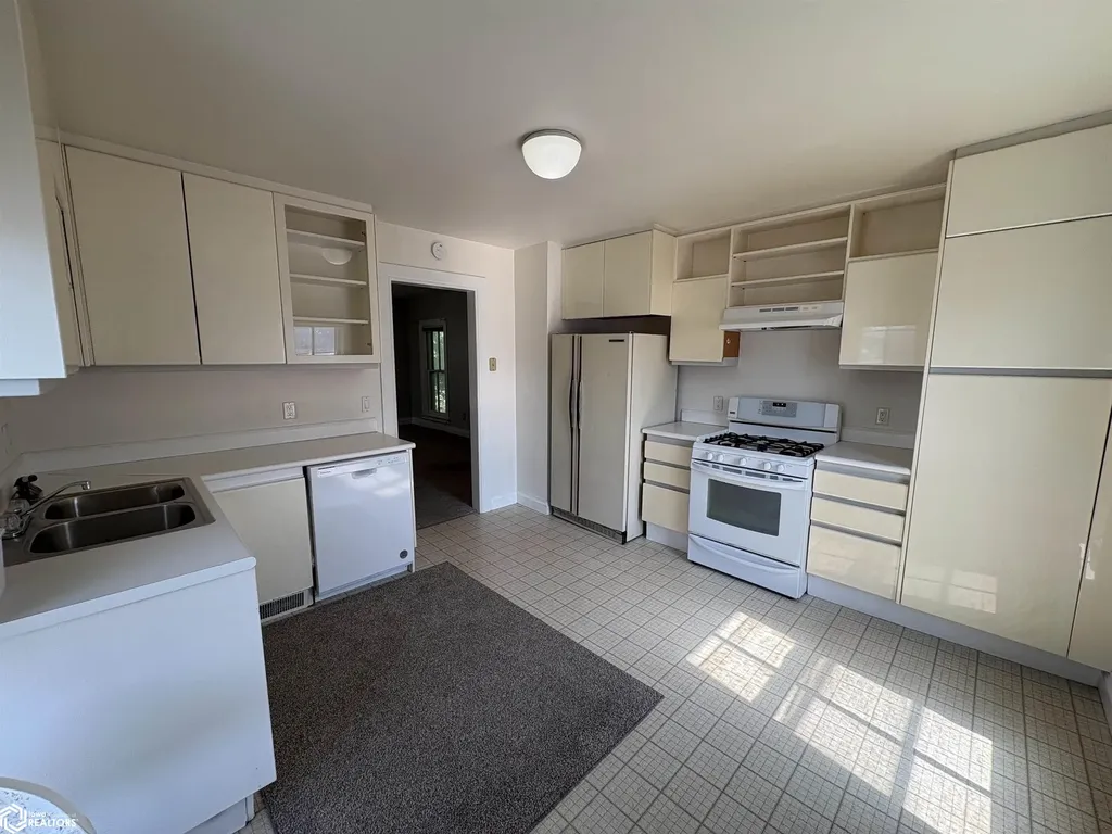 200 E Briggs Fairfield IA 52556