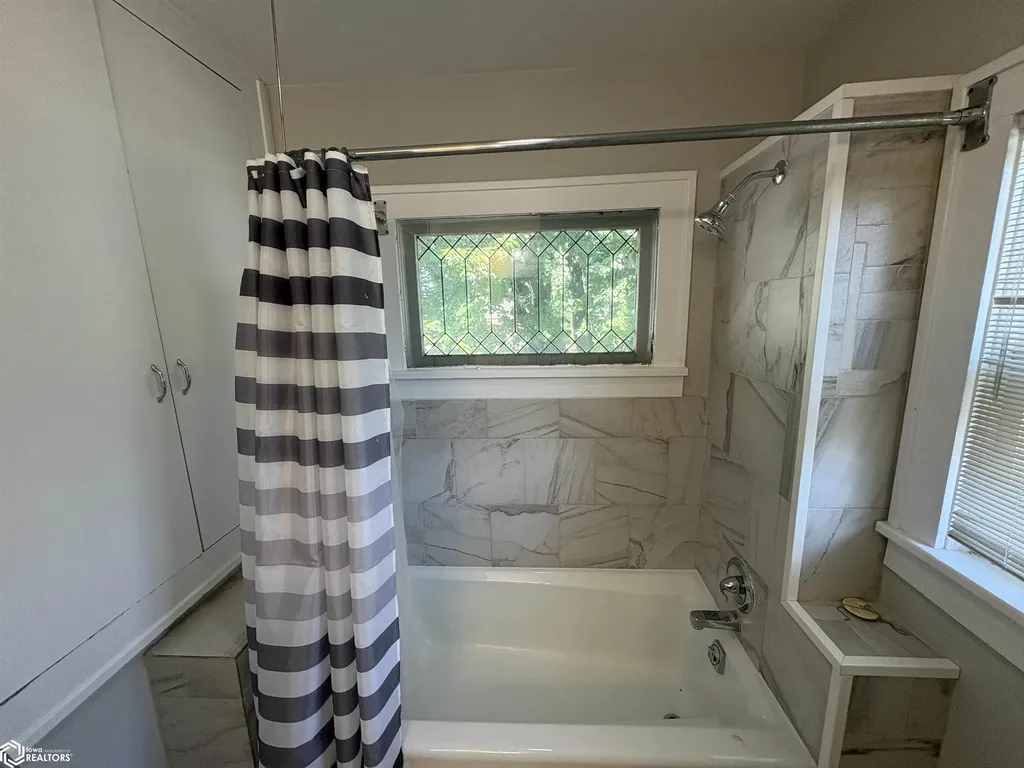 200 E Briggs Fairfield IA 52556