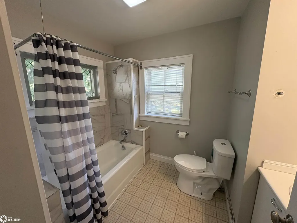 200 E Briggs Fairfield IA 52556