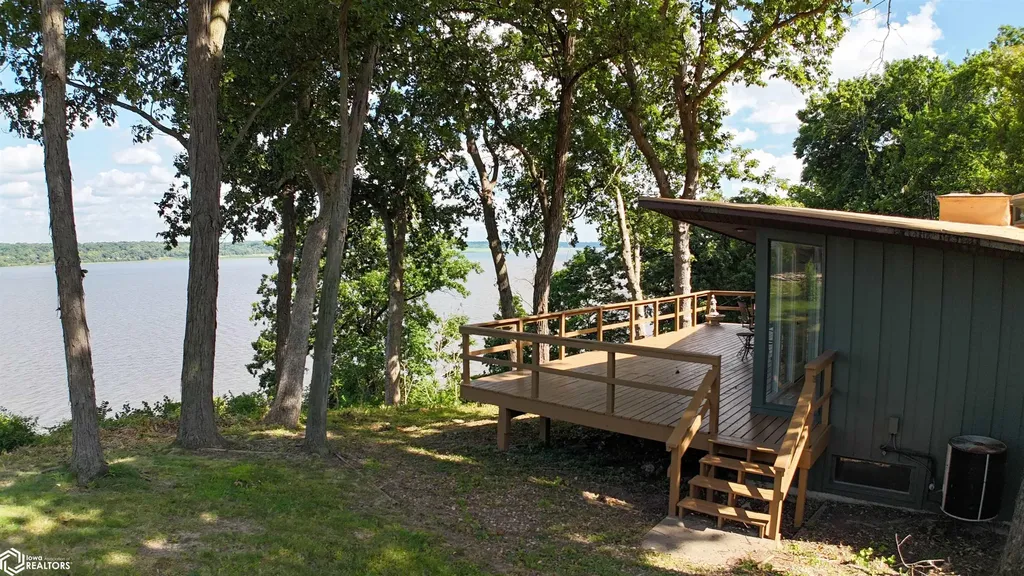 2736 Old Vineyard Road Keokuk IA 52632