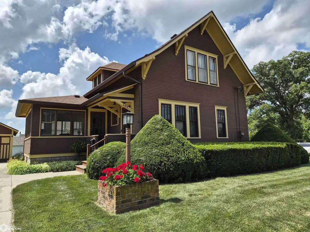 604 8th Avenue Grinnell IA 50112