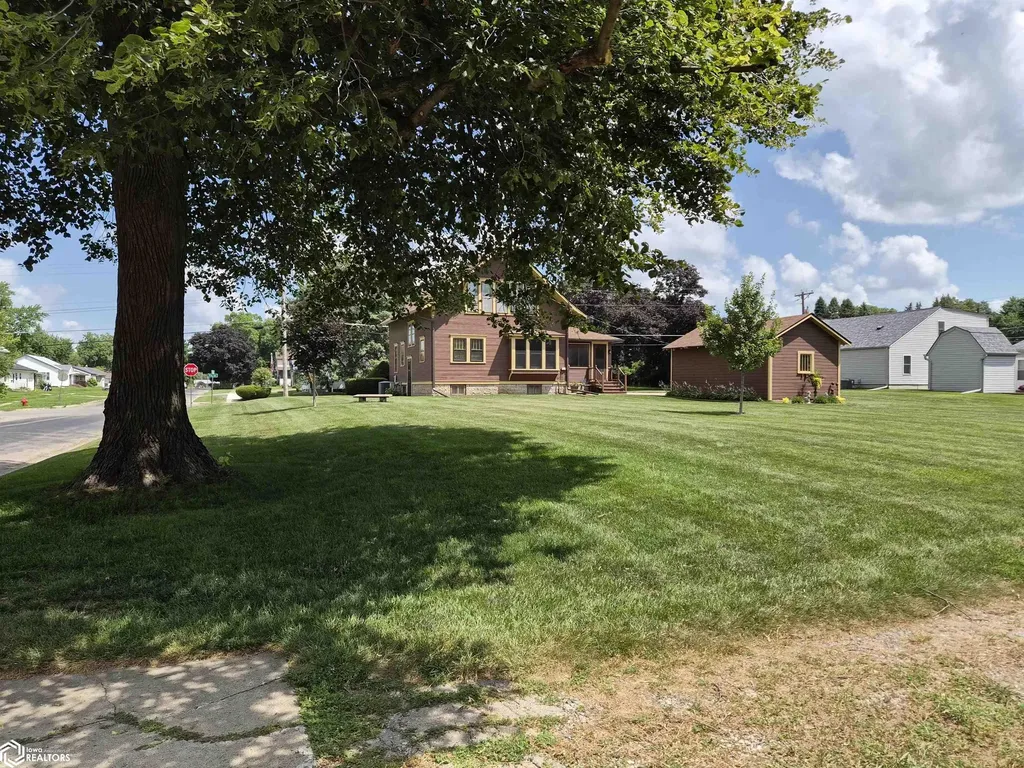 604 8th Avenue Grinnell IA 50112