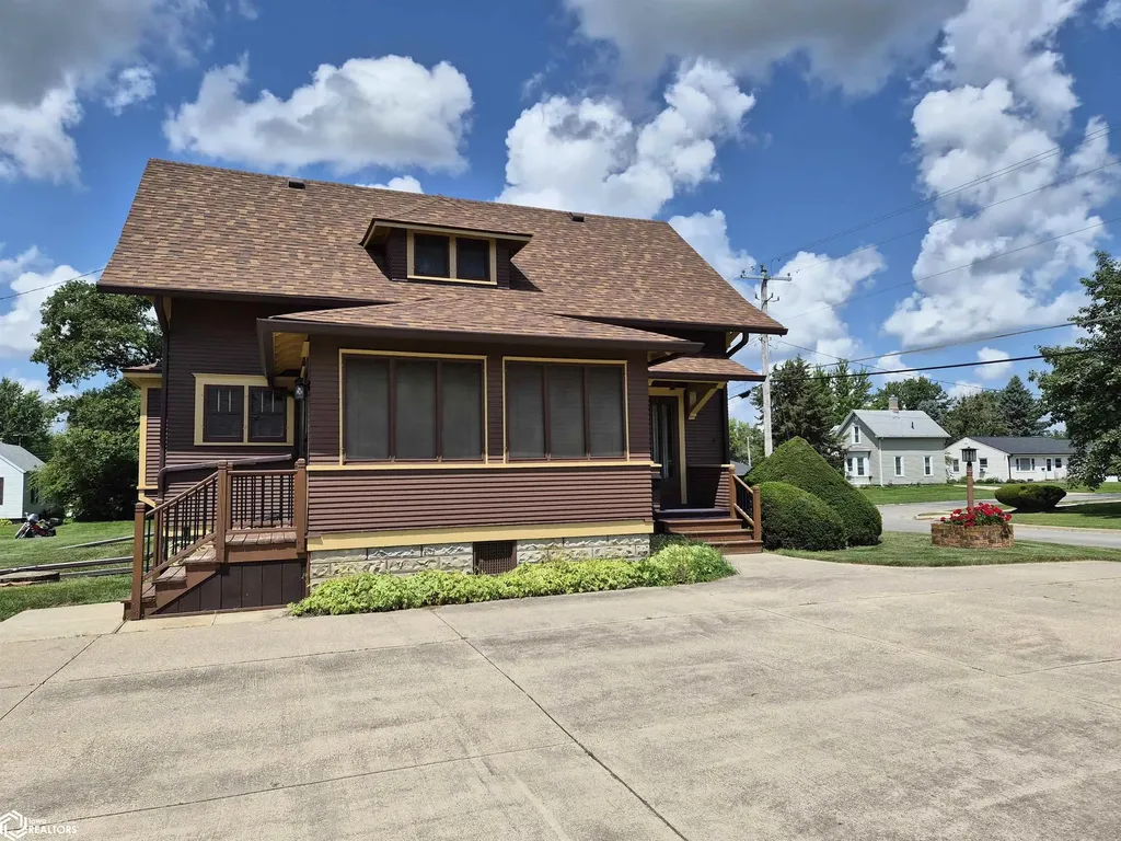 604 8th Avenue Grinnell IA 50112