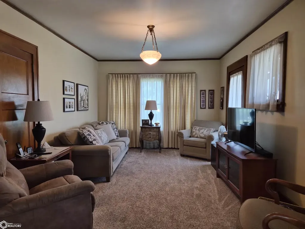 604 8th Avenue Grinnell IA 50112