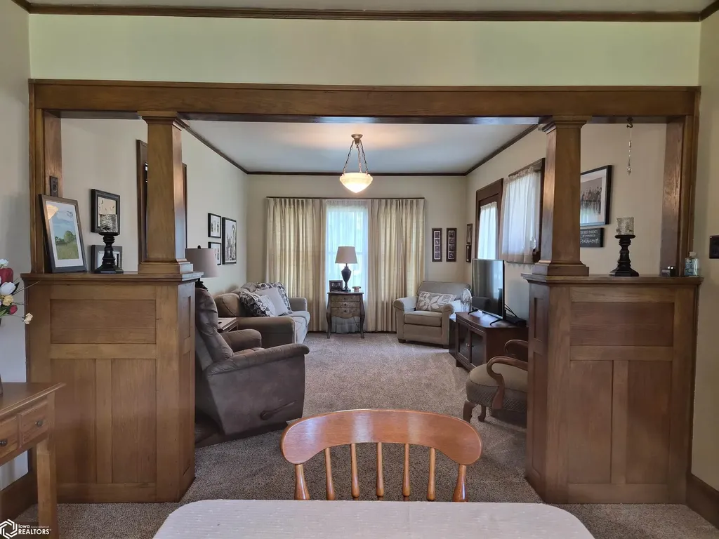 604 8th Avenue Grinnell IA 50112