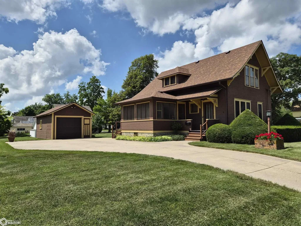 604 8th Avenue Grinnell IA 50112