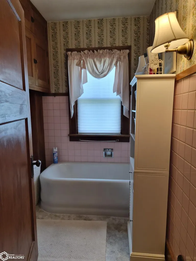 604 8th Avenue Grinnell IA 50112