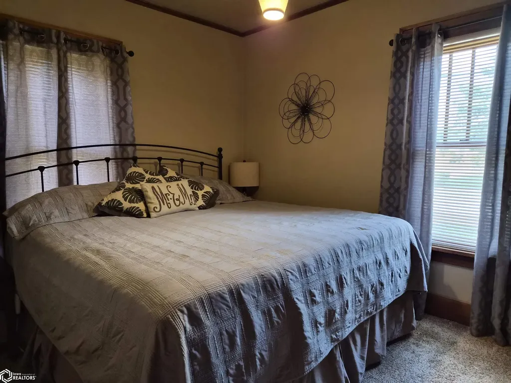 604 8th Avenue Grinnell IA 50112