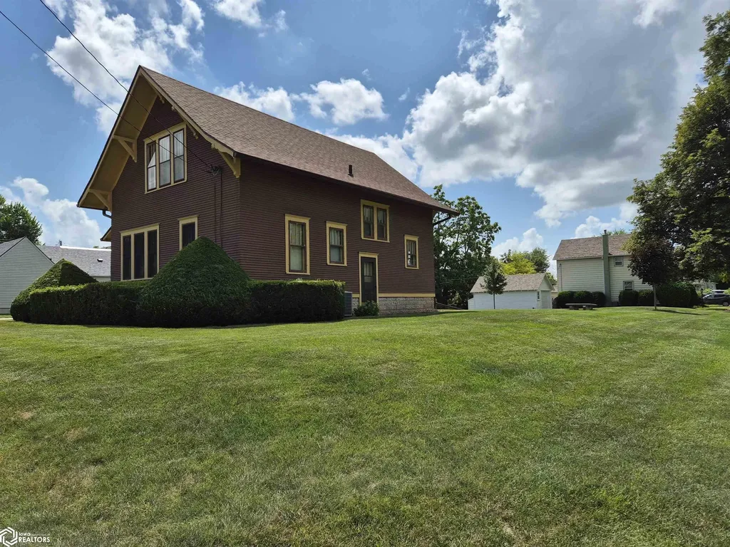 604 8th Avenue Grinnell IA 50112