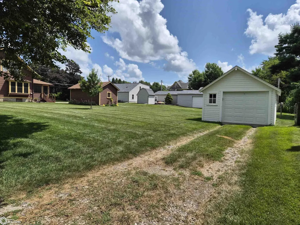 604 8th Avenue Grinnell IA 50112