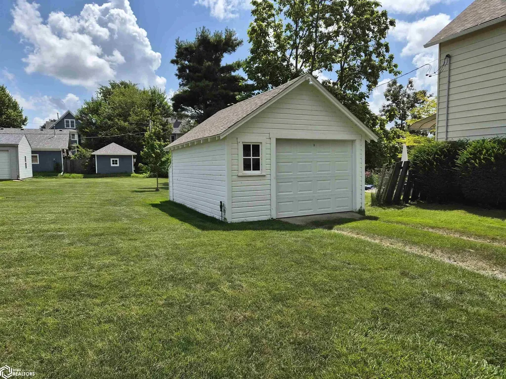 604 8th Avenue Grinnell IA 50112