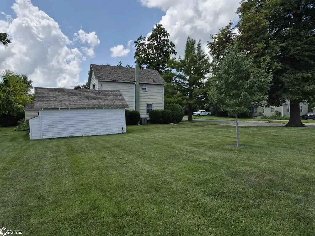 604 8th Avenue Grinnell IA 50112