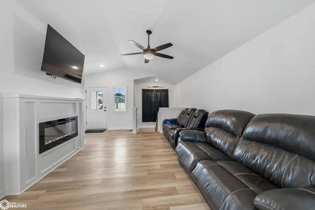 509 17th Avenue E Oskaloosa IA 52577