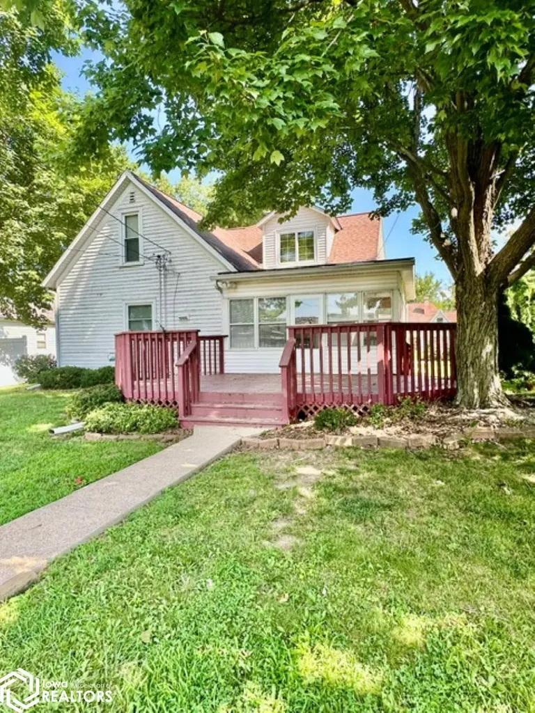 905 Ash Street Burlington IA 52601