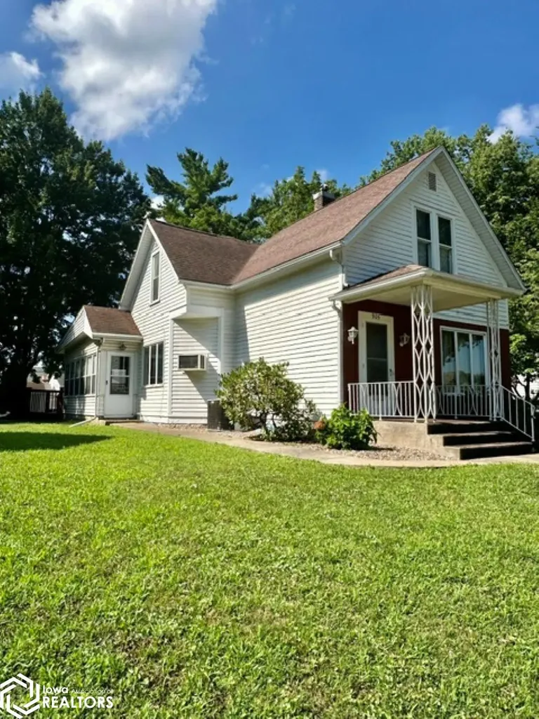 905 Ash Street Burlington IA 52601