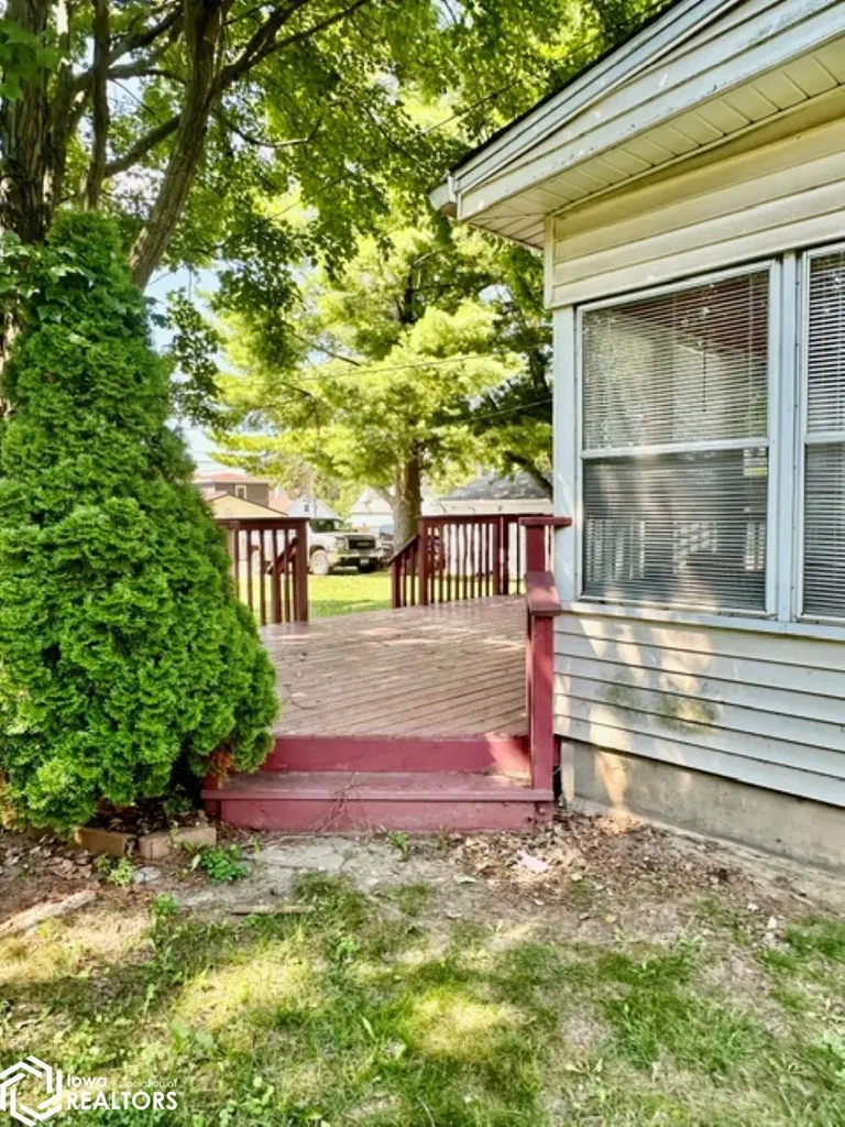 905 Ash Street Burlington IA 52601