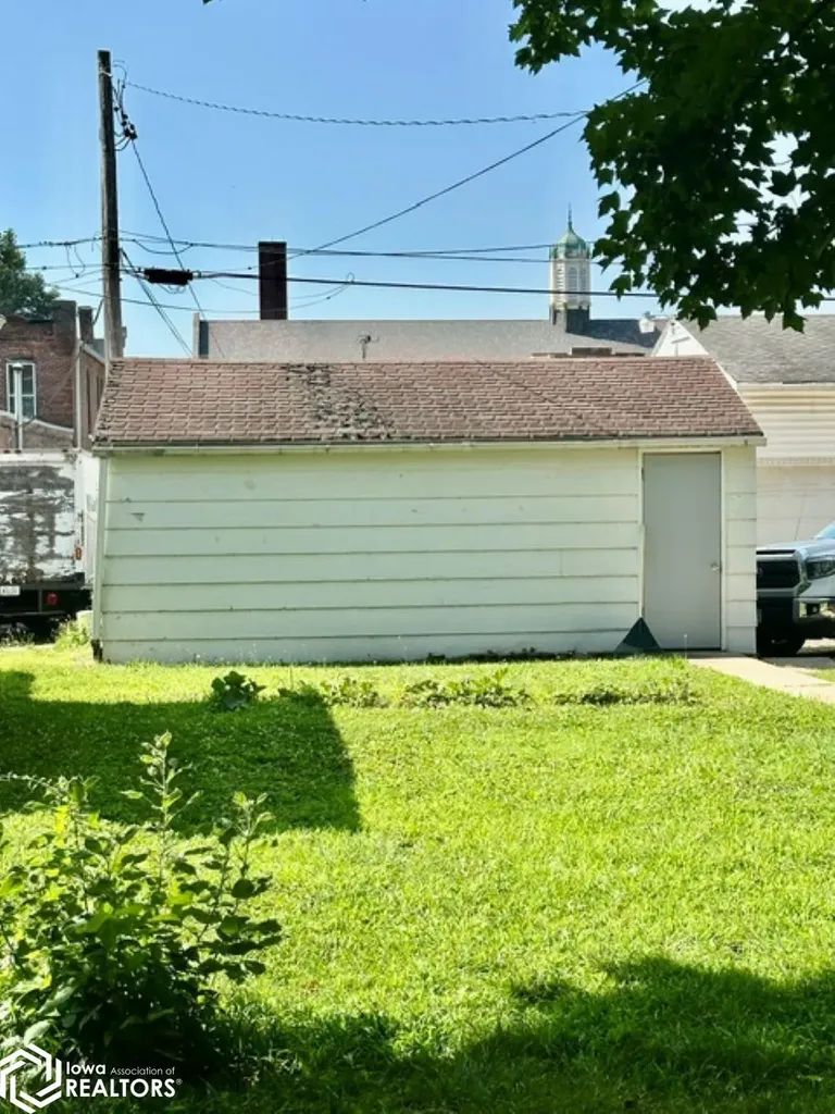 905 Ash Street Burlington IA 52601