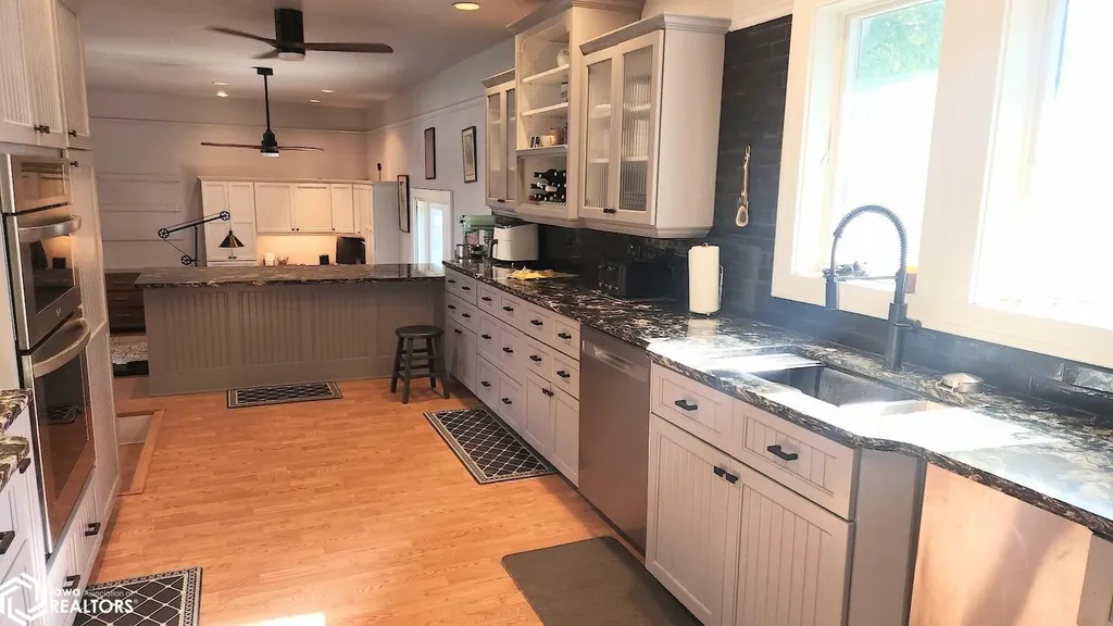 232 5th Street NW Mason City IA 50401