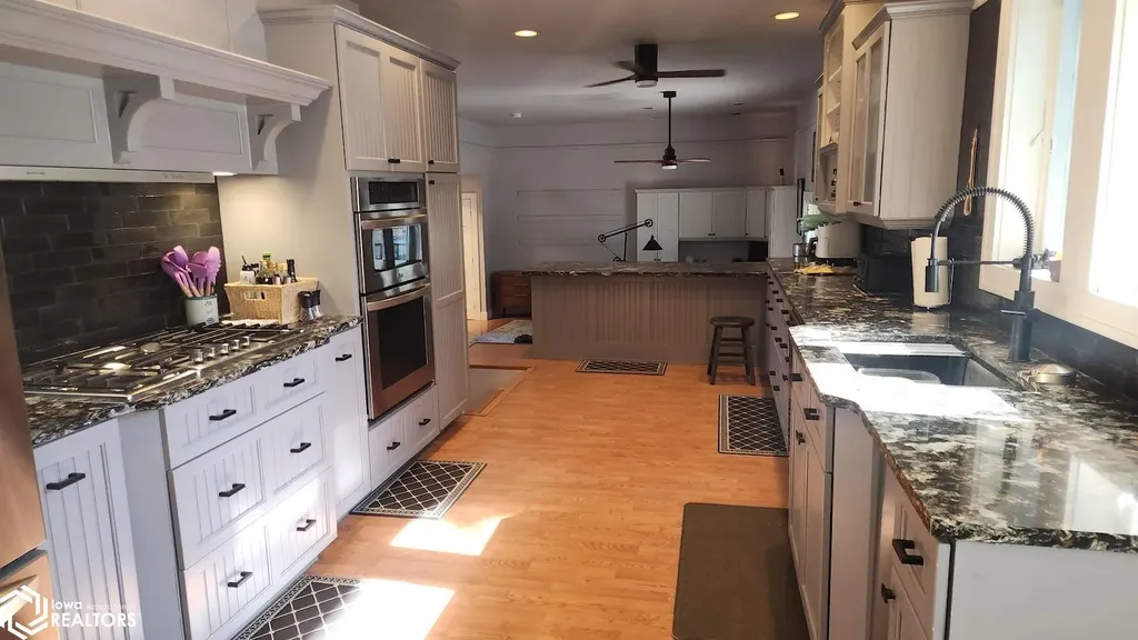 232 5th Street NW Mason City IA 50401