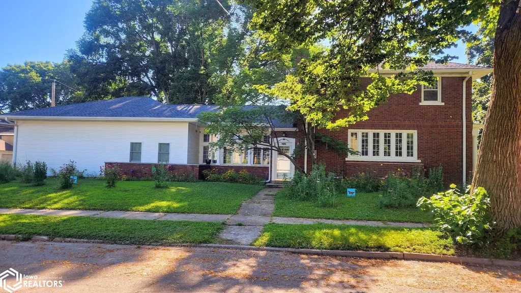 232 5th Street NW Mason City IA 50401