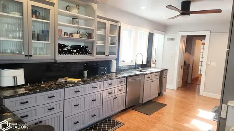 232 5th Street NW Mason City IA 50401