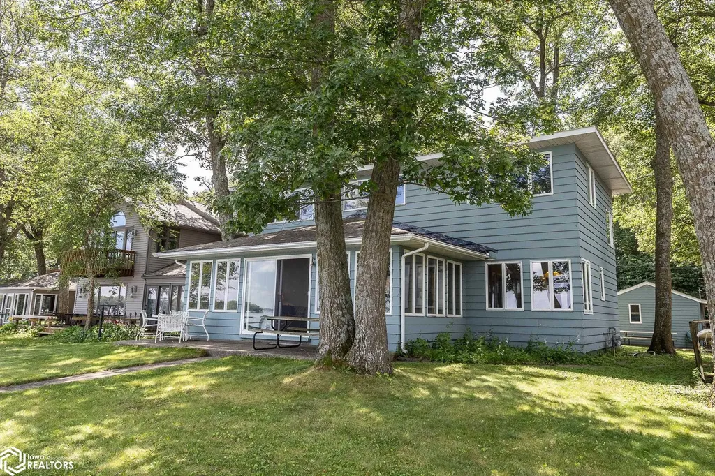 3822 240th Street Clear Lake IA 50428