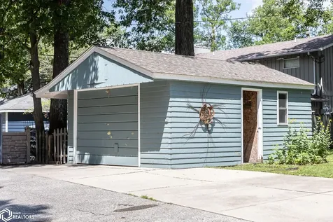 3822 240th Street Clear Lake IA 50428