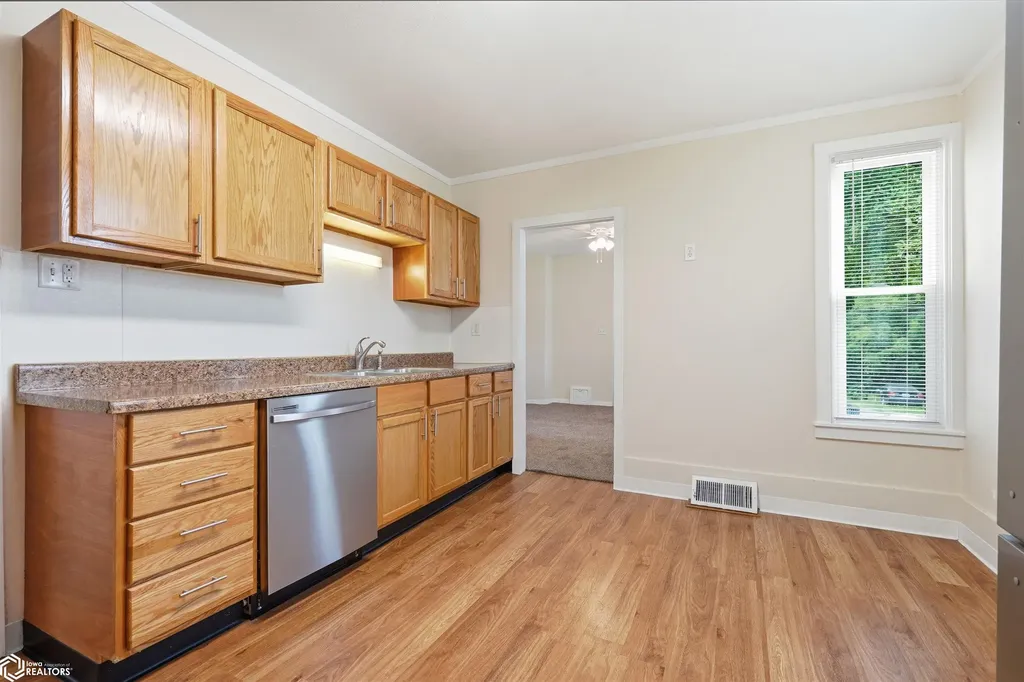 1216 Doemland Street Burlington IA 52601