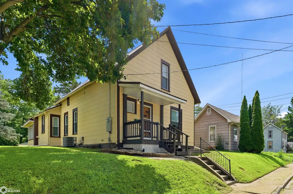 1216 Doemland Street Burlington IA 52601