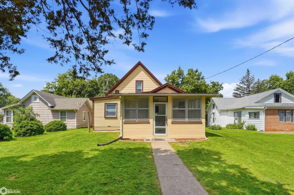 1216 Doemland Street Burlington IA 52601