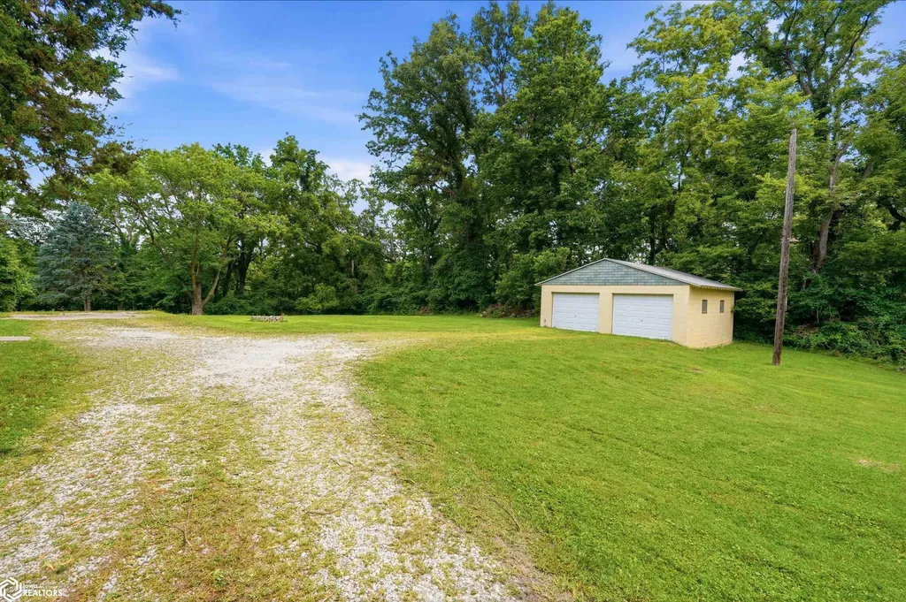 1216 Doemland Street Burlington IA 52601