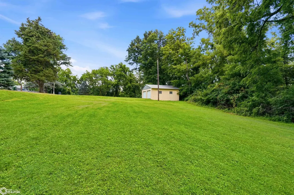 1216 Doemland Street Burlington IA 52601