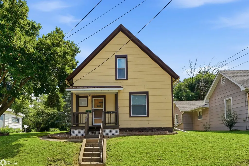 1216 Doemland Street Burlington IA 52601