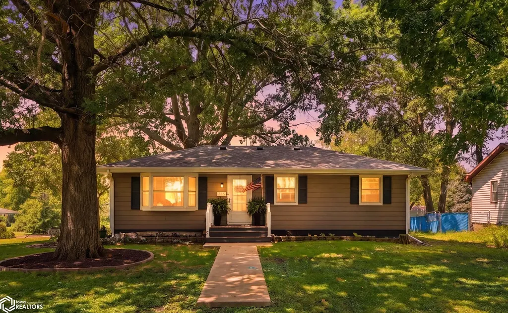 519 S 2nd Avenue Danville IA 52623