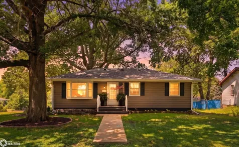 519 S 2nd Avenue Danville IA 52623