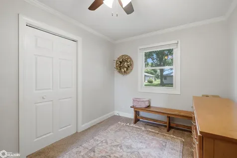 519 S 2nd Avenue Danville IA 52623