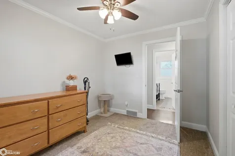 519 S 2nd Avenue Danville IA 52623
