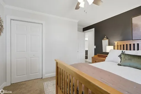 519 S 2nd Avenue Danville IA 52623