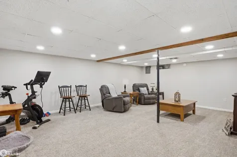 519 S 2nd Avenue Danville IA 52623