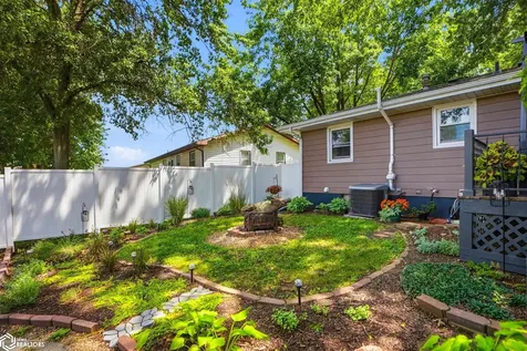 519 S 2nd Avenue Danville IA 52623