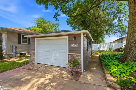 519 S 2nd Avenue Danville IA 52623